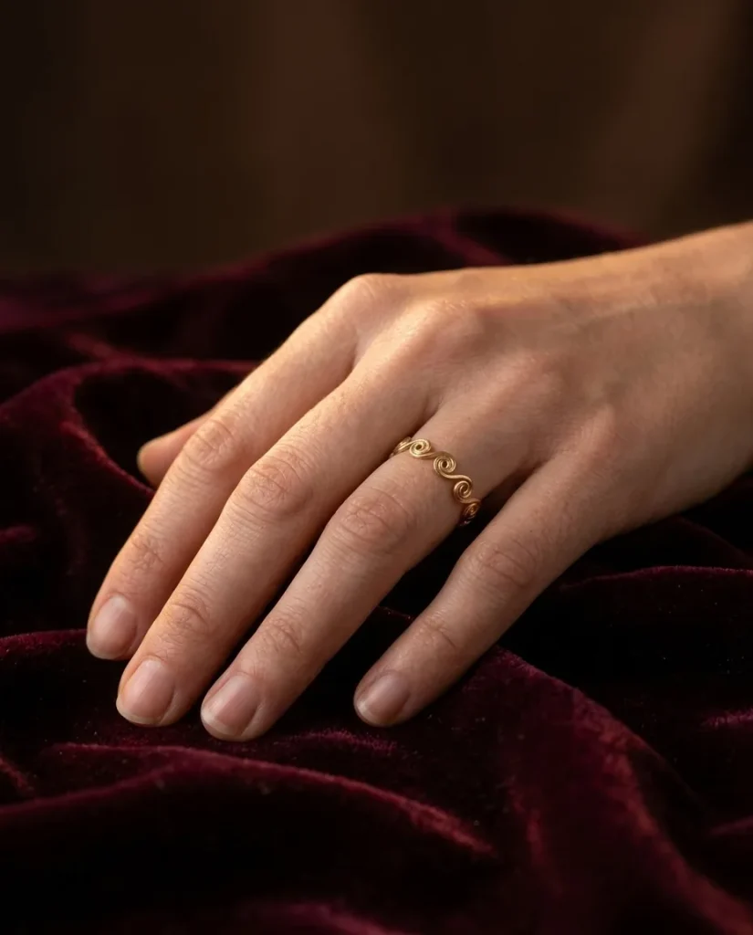 Onda Band Ring – worn