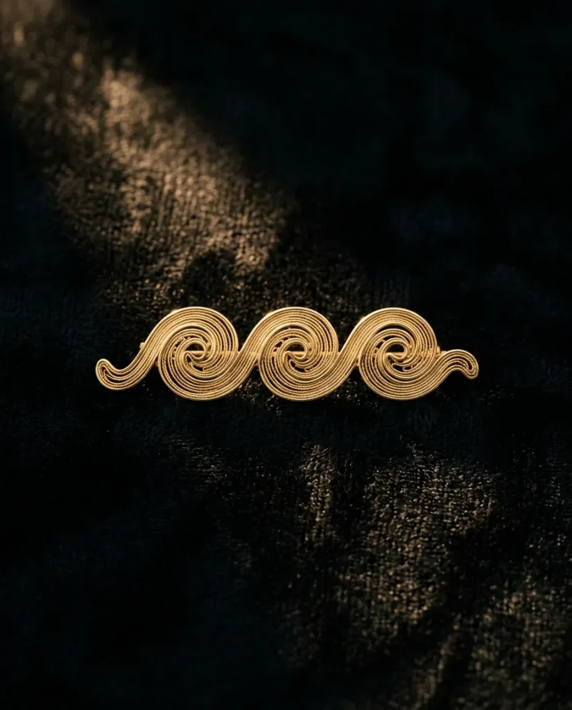 Onda Brooch